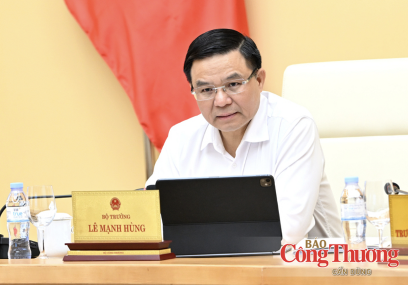 Minister of Industry and Trade Le Manh Hung directs units to focus their resources on key tasks through the end of the year.