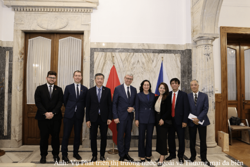 First Deputy Prime Minister and Minister of Industry and Trade of the Czech Republic Karel Havlíček receives the Vietnamese delegation.