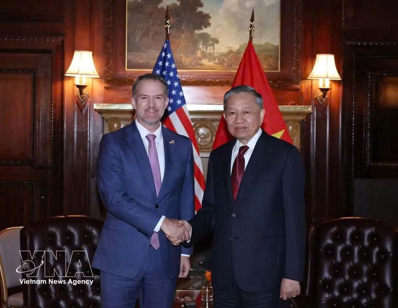 General Secretary of the Communist Party of Viet Nam Central Committee and President To Lam (R) meets with US Trade Representative Ambassador Jamieson Greer in New York on the morning of September 21 (local time). Photo: VNA