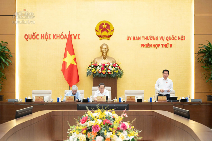 Under the chairmanship of National Assembly Chairman Tran Thanh Man and the direction of Deputy Chairman of the National Assembly Nguyen Hong Dien, the Standing Committee of the National Assembly gave its opinions on the draft Law amending and supplementing a number of articles of the Electricity Law. Photo: Vu Hieu