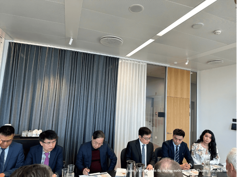 Deputy Minister Truong Thanh Hoai holds talks with CIP executives. Photo: MoIT
