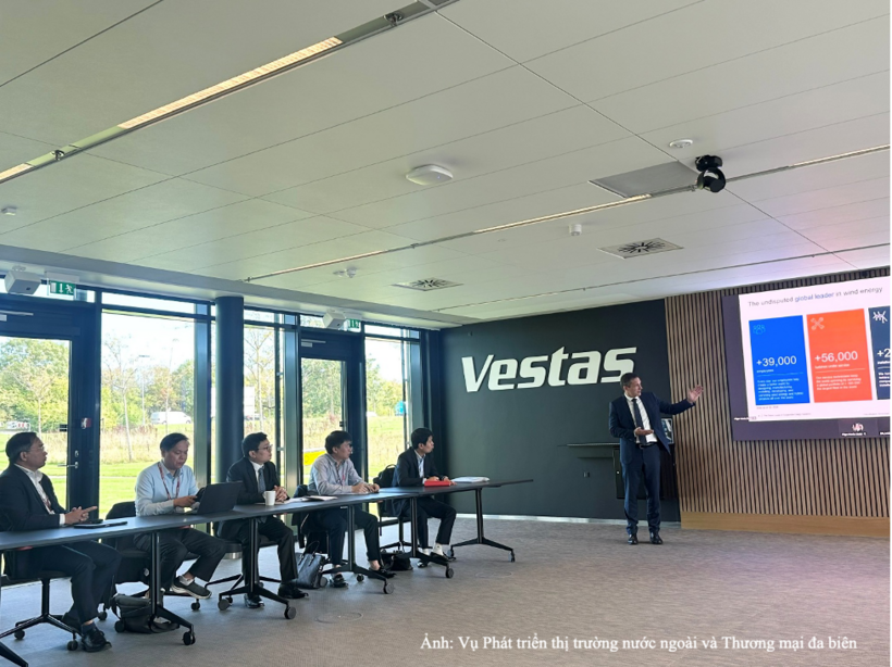 Deputy Minister Truong Thanh Hoai holds working session with Vestas in Denmark - 4