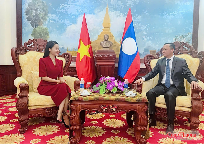 According to Som Sai Nong Nath: "The Viet Nam - Laos Product Week in Ha Noi is a practical trade promotion activity that enables businesses from the two countries to introduce their products and bring goods directly to consumers."