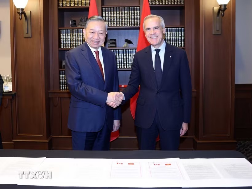 General Secretary and President To Lam (right) and Canadian Prime Minister Mark Carney. Photo: TTXVN
