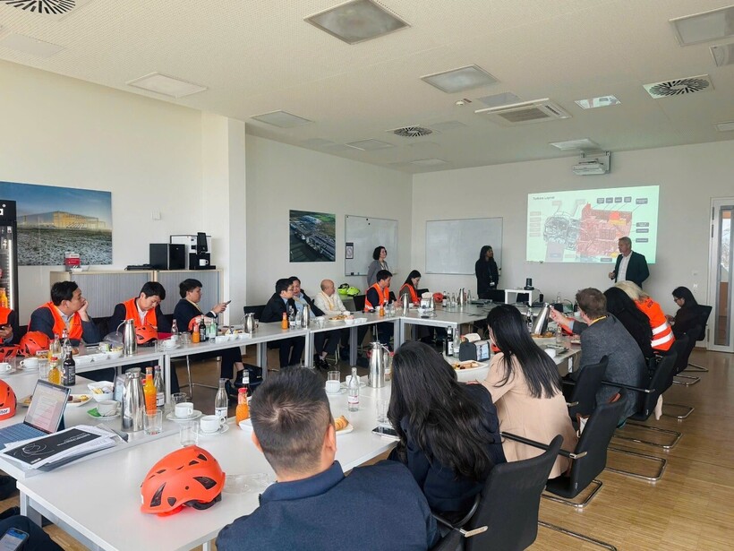 Deputy Minister Truong Thanh Hoai holds talks with German partners on wind power