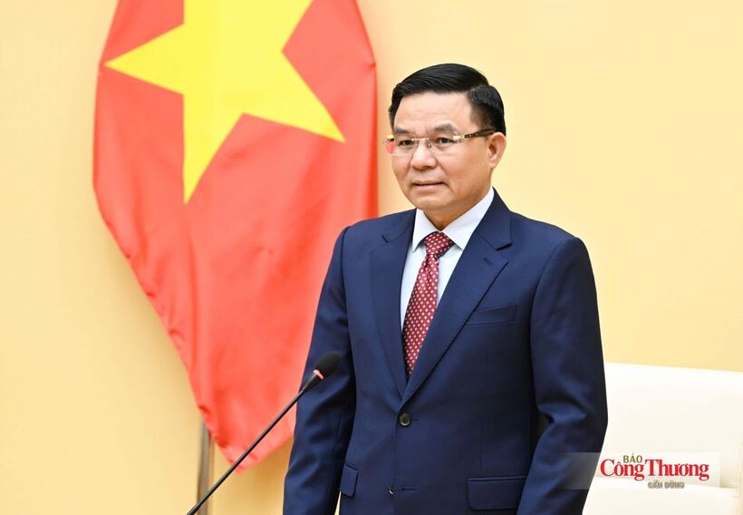 Minister Le Manh Hung delivers remarks at the ceremony. Photo: Can Dung