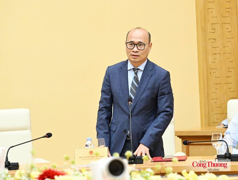 Deputy Minister Luong Hoang Thai delivers remarks upon receiving his new assignment. Photo: Can Dung