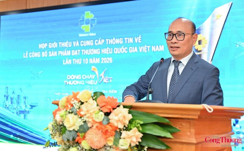 Deputy Minister of Industry and Trade Luong Hoang Thai delivers opening remarks at the meeting.