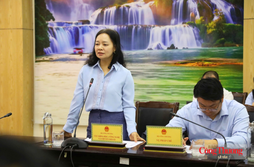 Nguyen Thi Lam Giang, Director of the Department for Science Technology and Digital Transformation, delivers remarks at the working session
