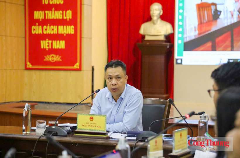 Deputy Minister of Industry and Trade Nguyen Viet Son delivers remarks at the working session
