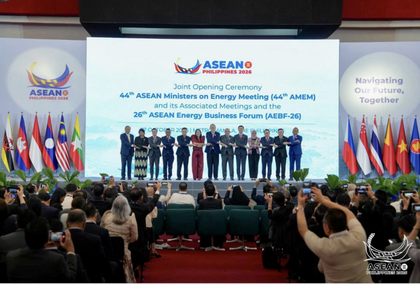 Delegates pose for a group photo at the 44th ASEAN Ministers on Energy Meeting.