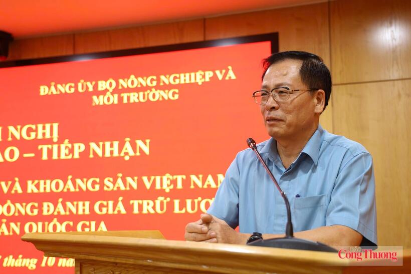 Chu Dinh Dong, Deputy Head of the Government's Party Committee's Organization Division, addresses the conference. Photo: Minh Duc