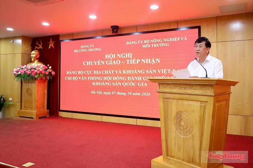 Phan Van Ban, full-time Deputy Secretary of the MoIT's Party Committee, addresses the conference.
