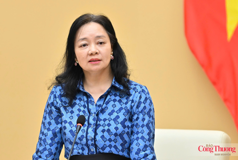 Nguyen Thi Lam Giang, Director of the Department for Science Technology and Digital Transformation under the MoIT, addresses the conference.
