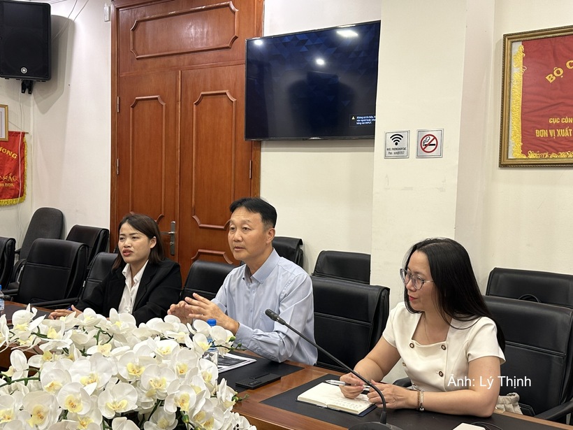 Samsung Viet Nam representatives express their desire to continue working alongside the Viet Nam Industry Agency in developing supporting industries and enhancing the capabilities of Vietnamese enterprises.