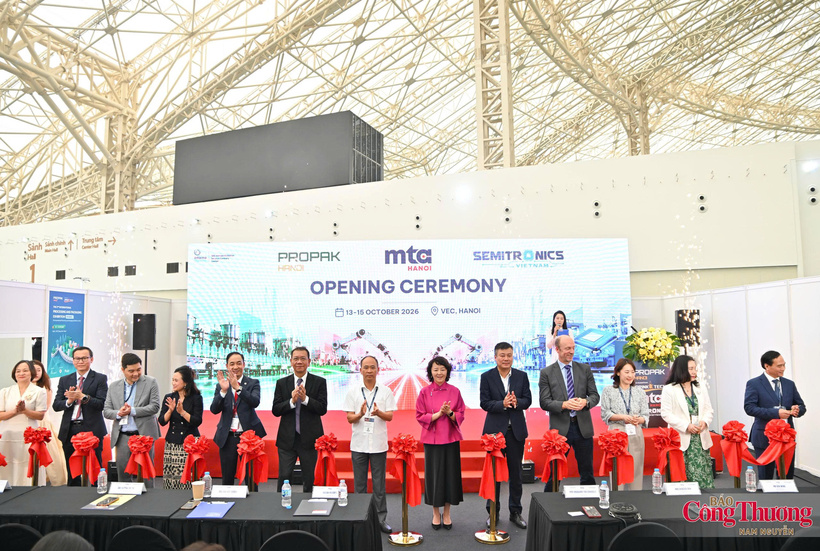 Representatives cut the ribbon at the opening ceremony of ProPak Hanoi 2026 and concurrent exhibitions in Hanoi on October 13.