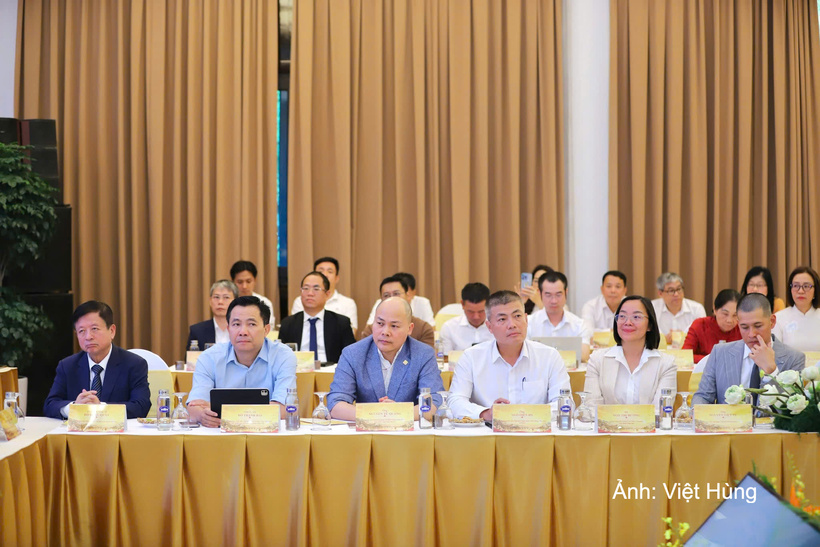 Representatives of corporations, businesses, associations and industry groups attend the launch ceremony of the Viet Nam Cultural Industries Development Network.