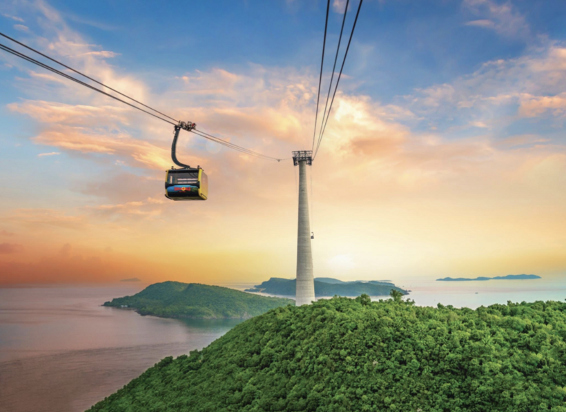 The world’s longest three-wire cable car to Hon Thom is an experience repeatedly recognised by international media as “Phu Quoc’s top must-try experience.”