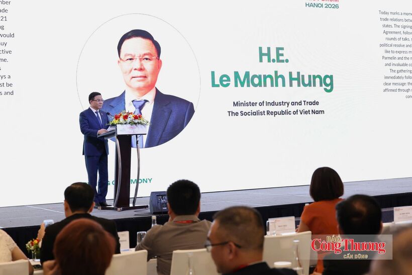 Minister Le Manh Hung delivers three key messages to the business communities of both countries at the forum.