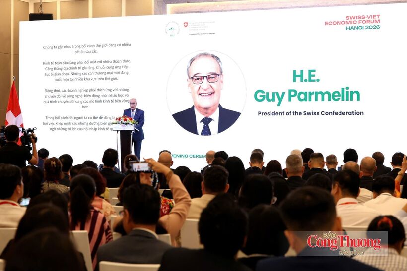 Guy Parmelin, President of the Swiss Confederation and Head of the Federal Department of Economic Affairs, Education and Research, addresses the forum.