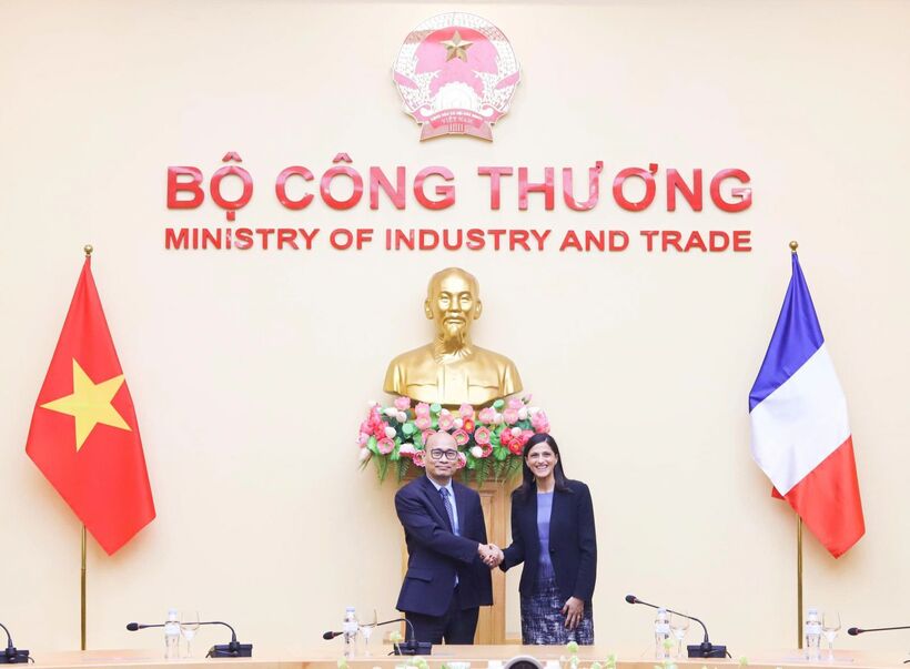Deputy Minister Luong Hoang Thai and Eleonore Caroit, Minister Delegate for Francophonie, International Partnerships and French Nationals Abroad, attached to the French Minister for Europe and Foreign Affairs.