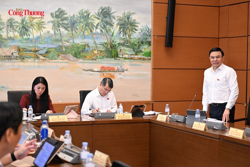 Minister Le Manh Hung explains that amendments to Electricity Law No. 61/2024/QH15 are necessary to address practical requirements, despite its adoption by the National Assembly only about two years ago.