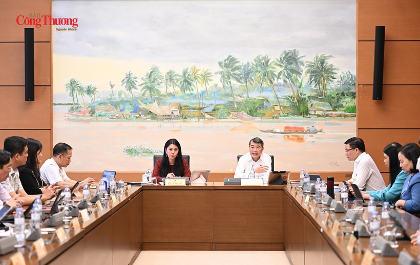 The Prime Minister stresses the need to safeguard the interests of the State, the people and the nation while addressing investors' interests.