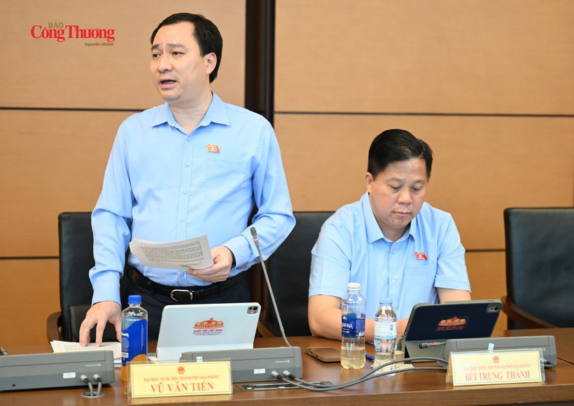 National Assembly deputy Vu Van Tien of the Hai Phong delegation.