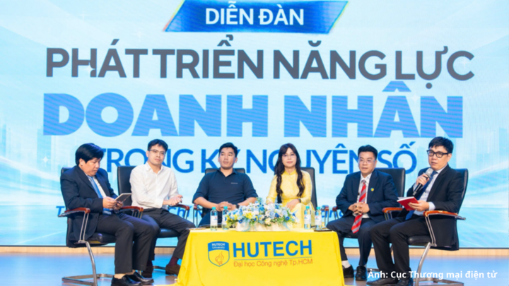 Speakers share their views at the forum.