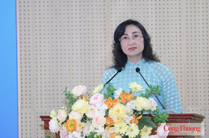 MoIT Deputy Minister Phan Thi Thang delivers remarks at the event.