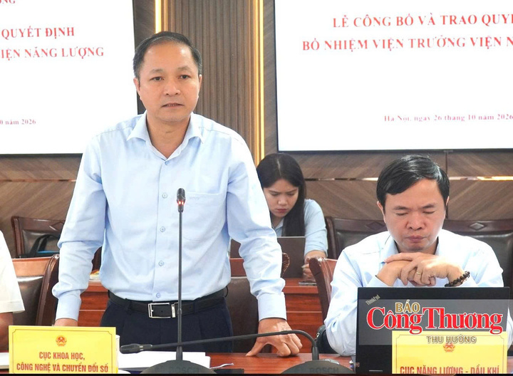 Dao Duy Anh, Deputy Director of the Department for Science Technology and Digital Transformation, delivers remarks at the working session.