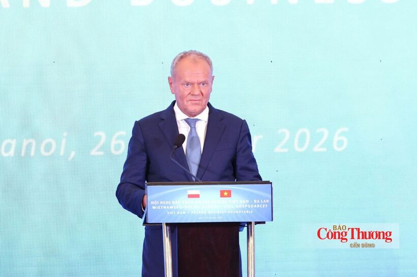 Polish Prime Minister Donald Tusk addresses the roundtable.