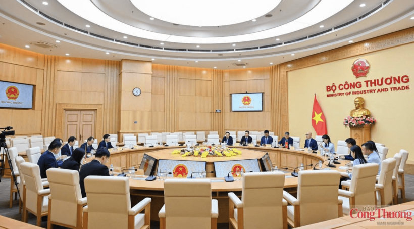 Viet Nam, China step up economic and trade cooperation - 1