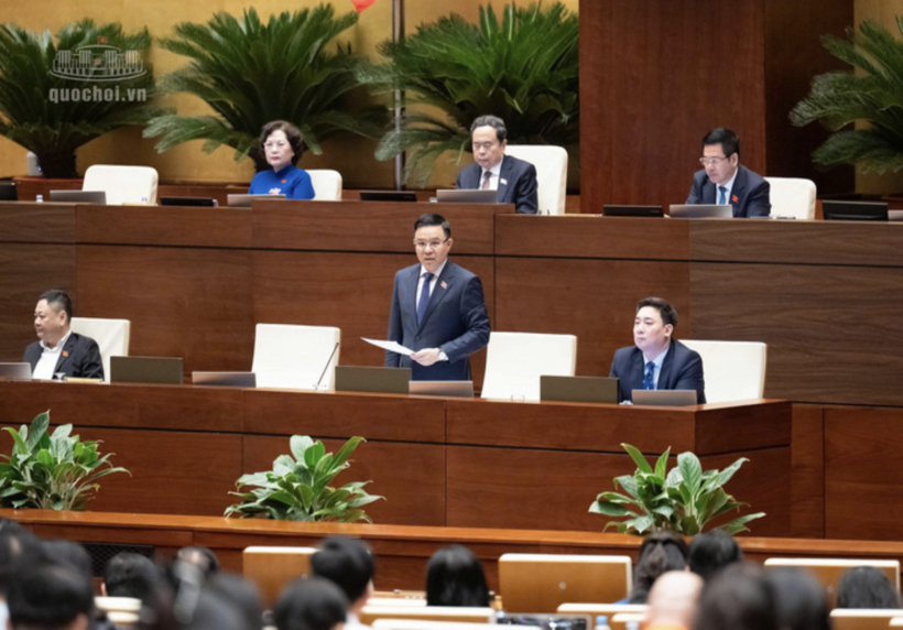 Minister Le Manh Hung receives feedback and clarifies six key issues concerning the proposed amendments to four trade laws.