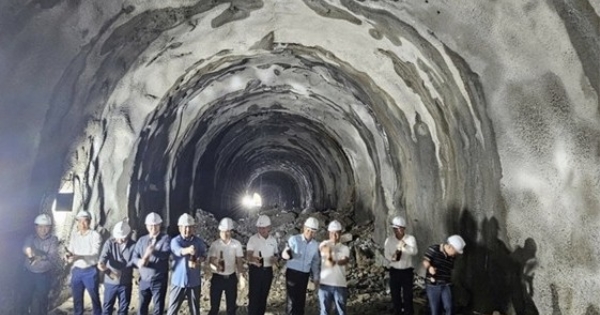 Second tunnel of Khe Nét railway renovation project cleared