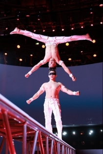 Artists Cơ, Nghiệp set Guinness World Record in last int'l show