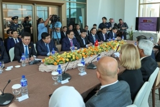 PM holds roundtable discussion with Brunei energy, oil and gas firms