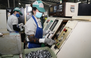 Uncorking bottlenecks for support industry development