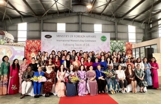 Vietnamese culture and silk are topics of event dedicated to women
