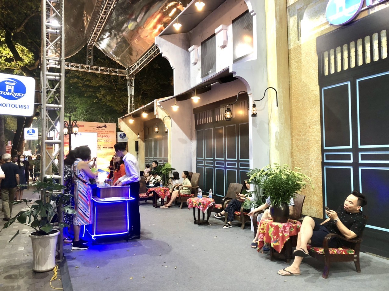 Visitors experience life in old Hanoi at the Hanoitourist booth