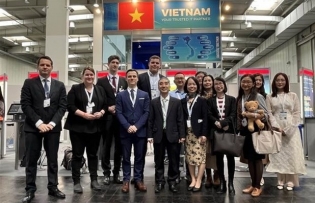 Vietnamese firms attend IT, industrial expo in Germany