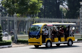 HCM City to pilot electric cars for city tours