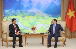 PM Chính meets leader of Lao Front for National Construction, praising comprehensive cooperation