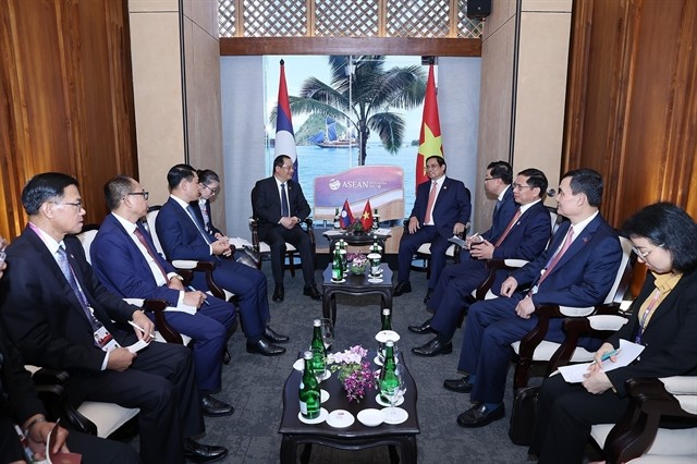 Vietnamese Prime Minister Phạm Minh Chính and Lao Prime Minister Sonexay Siphandone had talks in Labuan Bajo, Indonesia, on Wednesday on the sidelines of the 42nd ASEAN Summit. — VNA/VNS Photo Dương Giang