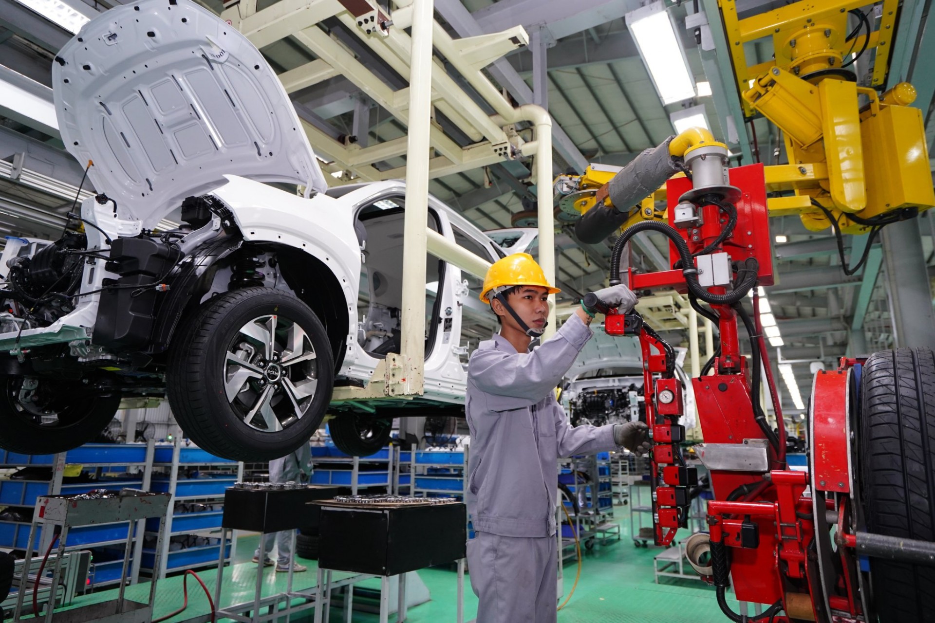 Due to a lack of centralized production scale, the domestic automotive industry faces challenges in localization