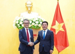 Minister receives Head of EU delegation to Vietnam