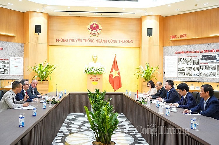 Minister receives Head of EU delegation to Vietnam Minister receives Head of EU delegation to Vietnam