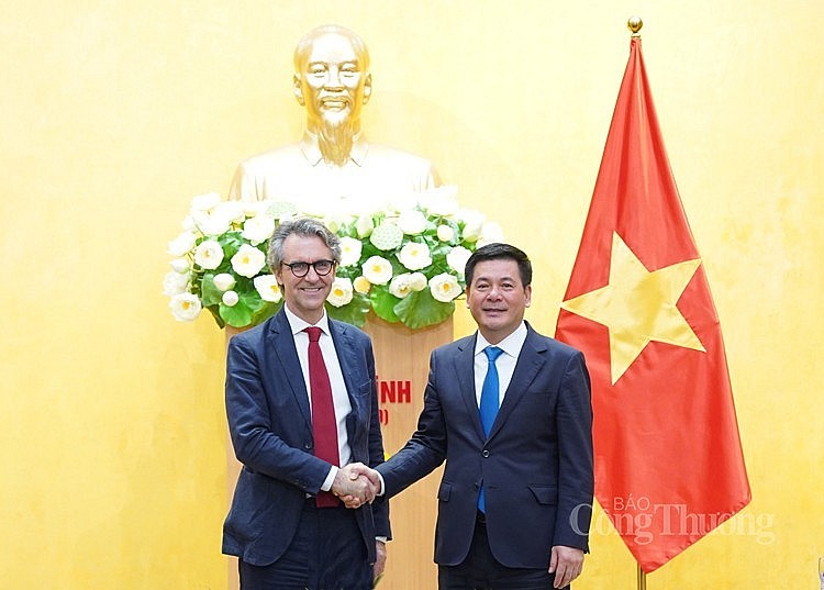 Minister receives Head of EU delegation to Vietnam Minister receives Head of EU delegation to Vietnam