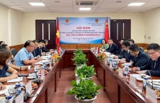 Vietnam, China exchange market management experience