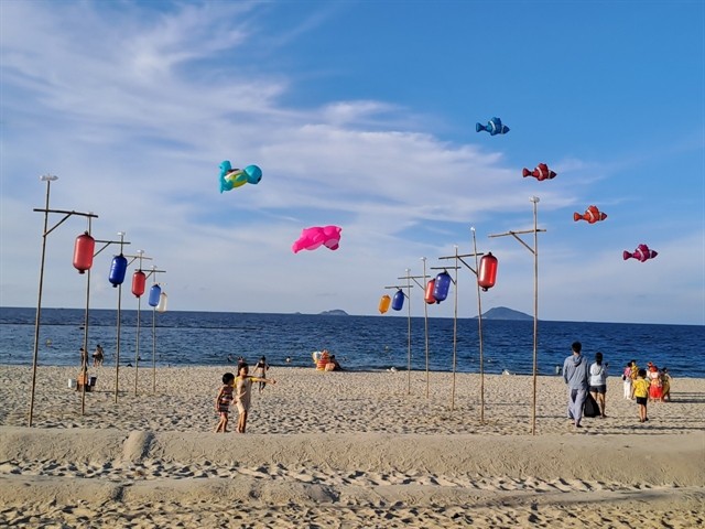 Kites fly over the skies of An Bàng Beach in Hội An. The ancient town has launched series of cultural and tourism programmes during summer break. VNS Photo Công Thành  Kites fly over the skies of An Bàng Beach in Hội An. The ancient town has launched series of cultural and tourism programmes during summer break. VNS Photo Công Thành